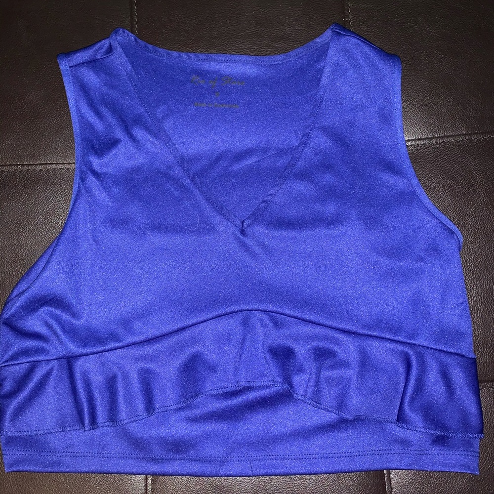 Blue cropped tank top